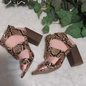 Express sandal shoes for women size 8